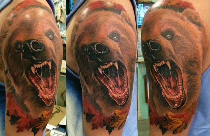 大臂一只张嘴的大熊彩色纹身图案