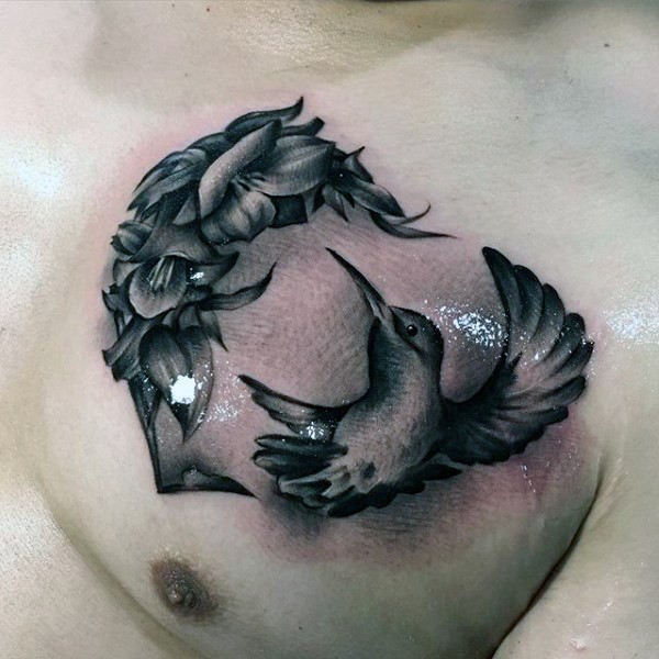 胸部写实风格黑灰飞鸟和花朵纹身图案