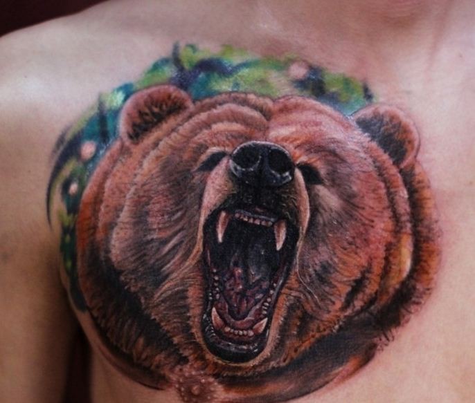 男性胸部彩色熊头纹身图案