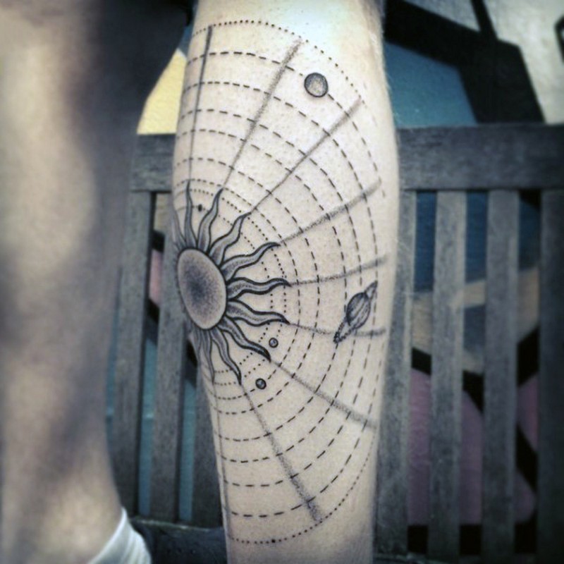 简单设计的黑色太阳系手臂纹身图案