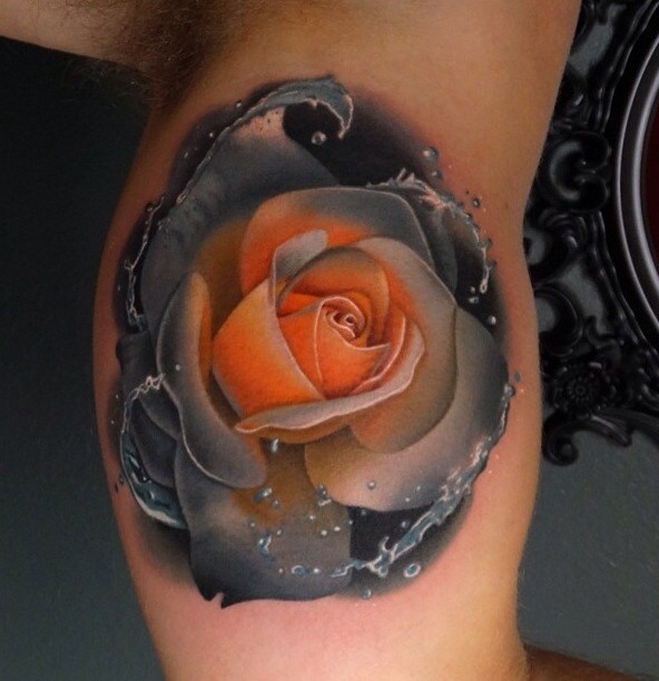 大臂美丽的写实风格玫瑰花纹身图案
