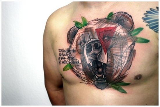 男子胸部熊头彩色纹身图案