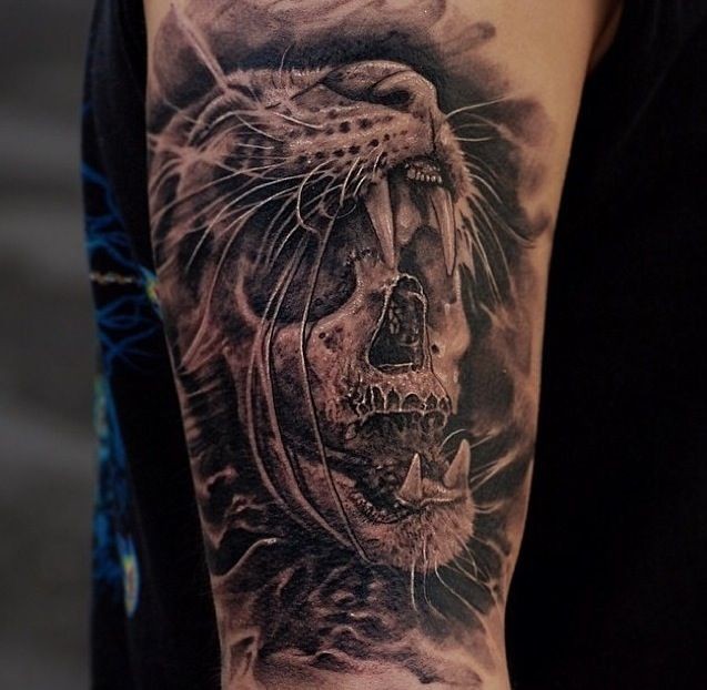 大臂黑灰骷髅与豹头纹身图案