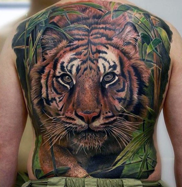 背部印象深刻老虎和植物彩绘纹身图案