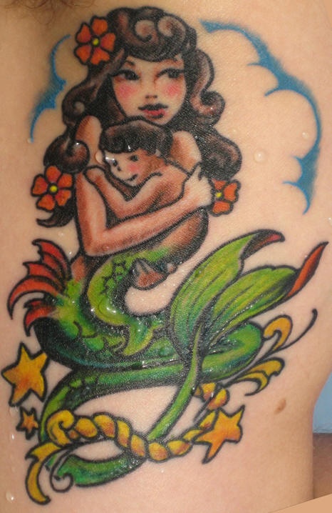 美人鱼与它的婴儿彩色纹身图案