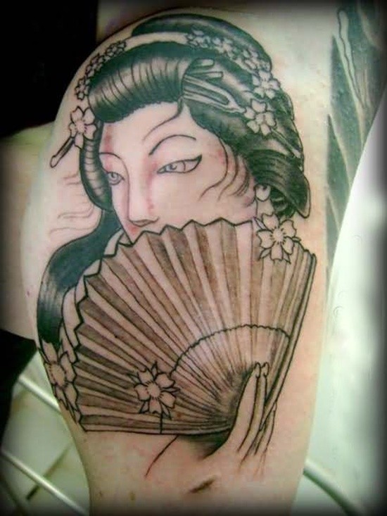 个性的黑色亚洲风格艺妓扇子纹身图案