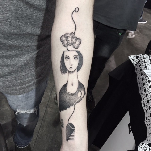 小臂超现实主义风格黑色神秘女人纹身图案