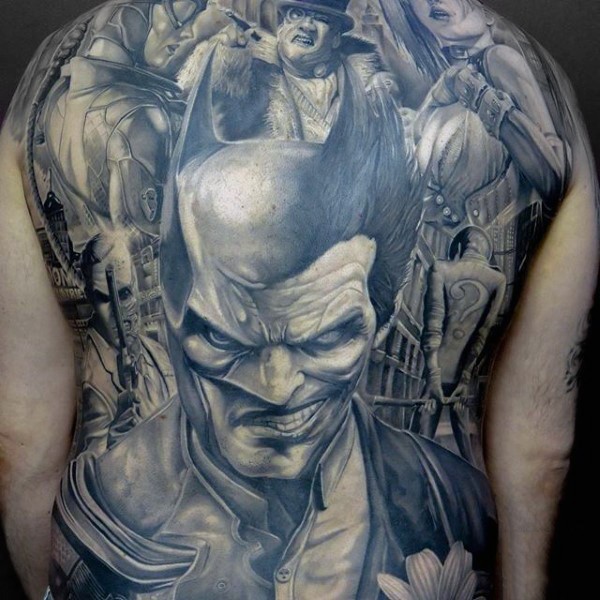 背部插画风格黑色的蝙蝠侠小丑纹身图案