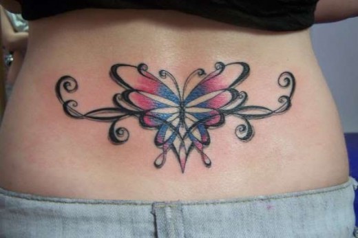 腰部彩色的蝴蝶与图腾纹身图案