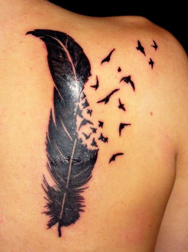 背部羽毛和鸟类黑色纹身图案