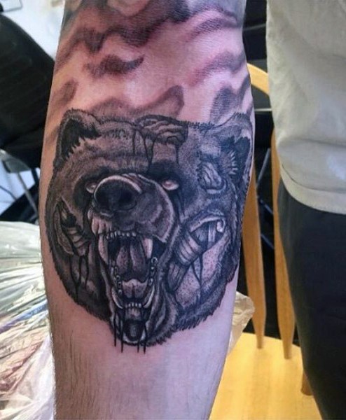 手臂黑色令人毛骨悚然的僵尸熊头纹身图案