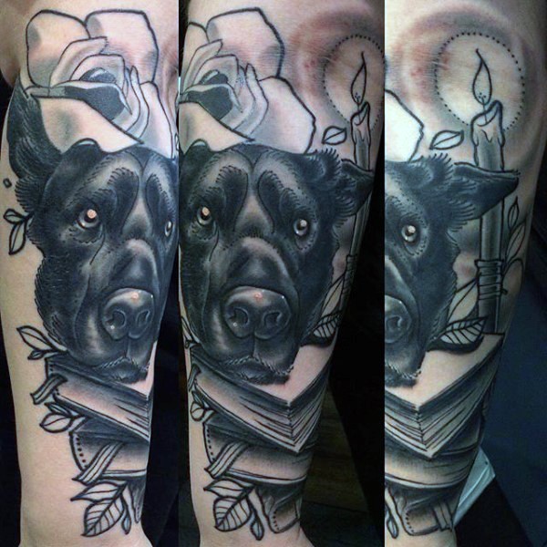 印象非常深刻的黑色狗与书籍手臂纹身图案