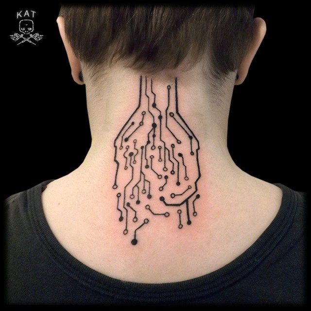 颈部黑色的电子架构纹身图案