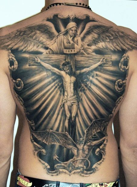 背部耶稣与十字架个性纹身图案