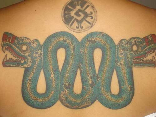 阿兹特克蛇彩色纹身图案