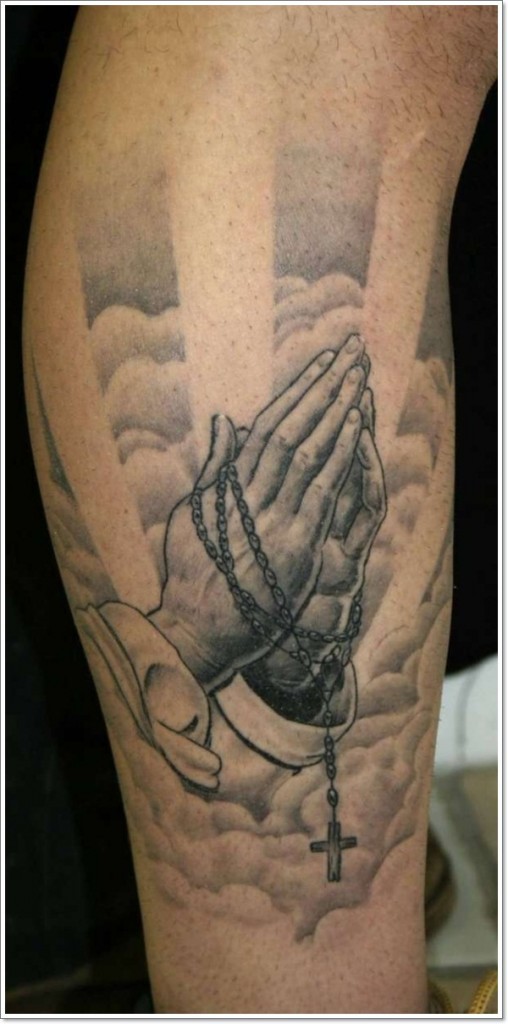 华丽的黑灰祈祷手和天空十字架手臂纹身图案