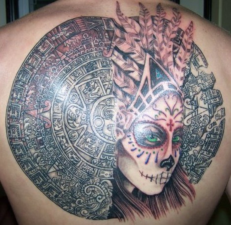 背部惊人的血腥玛雅石雕结合部落妇女肖像纹身图案