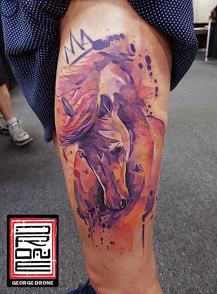 大腿彩色泼墨美丽的马纹身图案