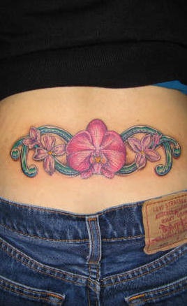 女生腰部好看的彩色兰花纹身图案