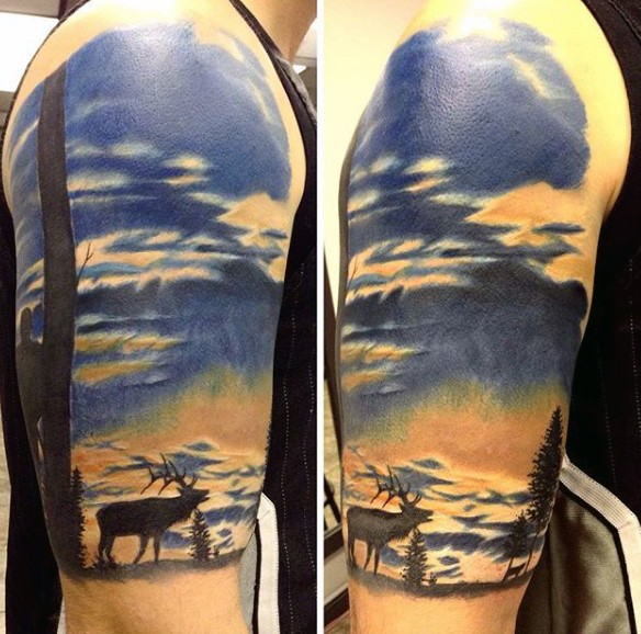 手臂非常美丽的彩绘野生鹿鹿纹身图案