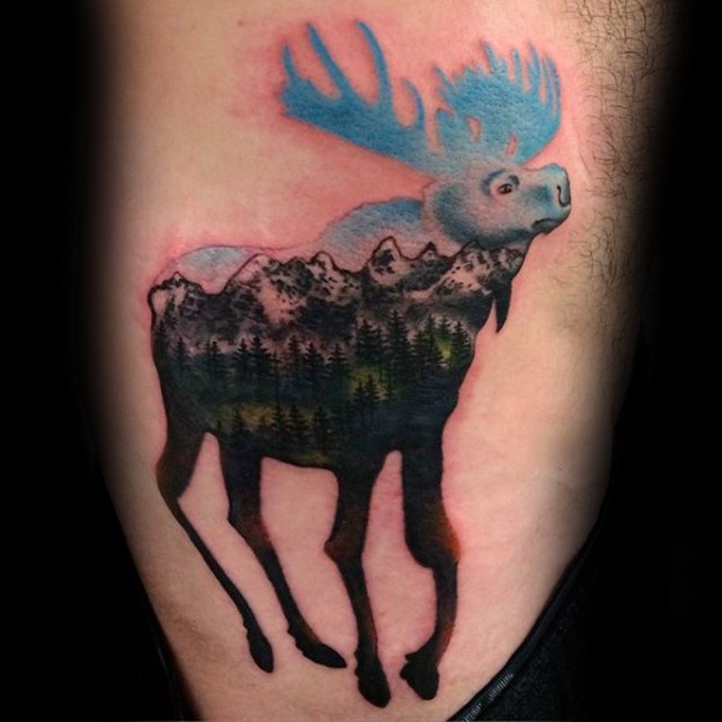 彩色的麋鹿轮廓山林纹身图案