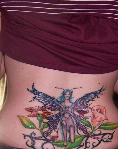 腰部蓝色翅膀的恶魔精灵纹身图案