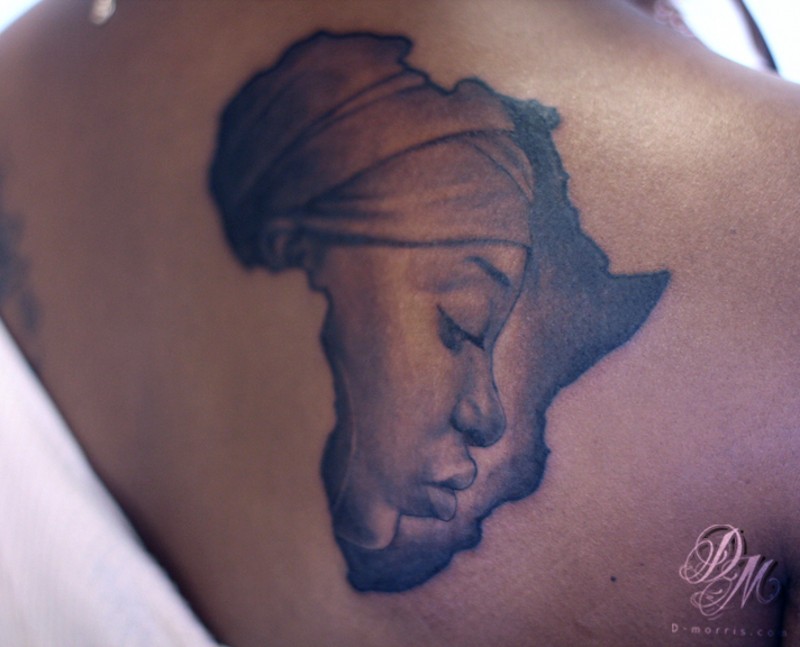 非洲大陆女性肖像背部纹身图案