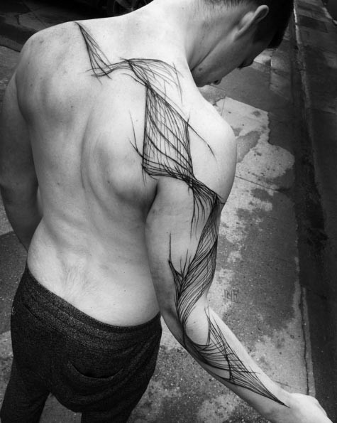 背部不寻常的创意黑色线条组合纹身图案
