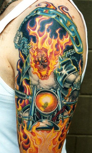 大臂生动的彩色骨架摩托车火焰纹身图案