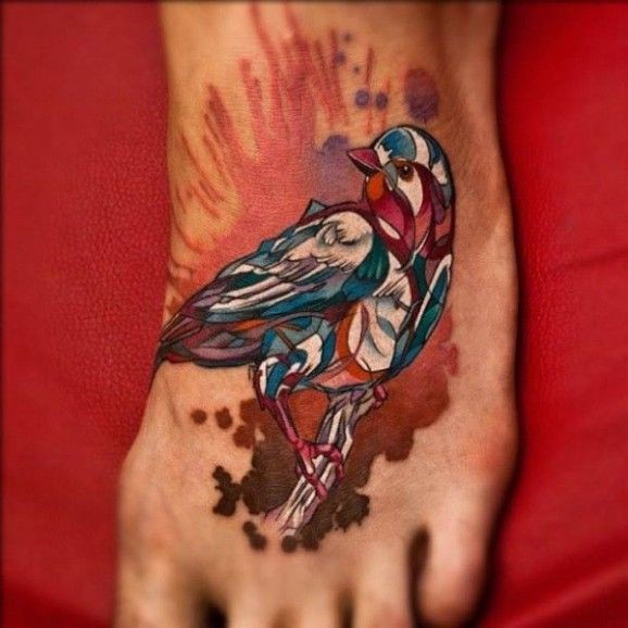 脚背漂亮的水彩画小鸟纹身图案