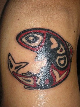 阿兹特克部落红色与黑色鱼图腾纹身图案