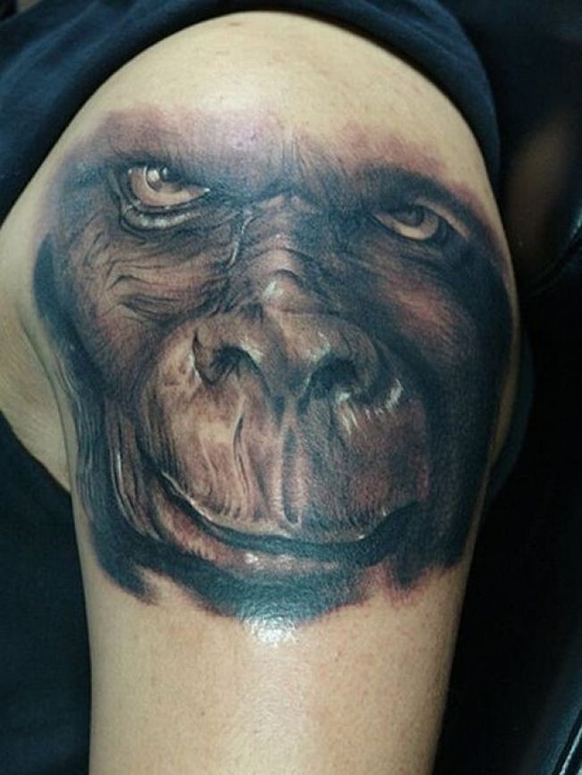 大臂黑白大猩猩头像写实风格纹身图案