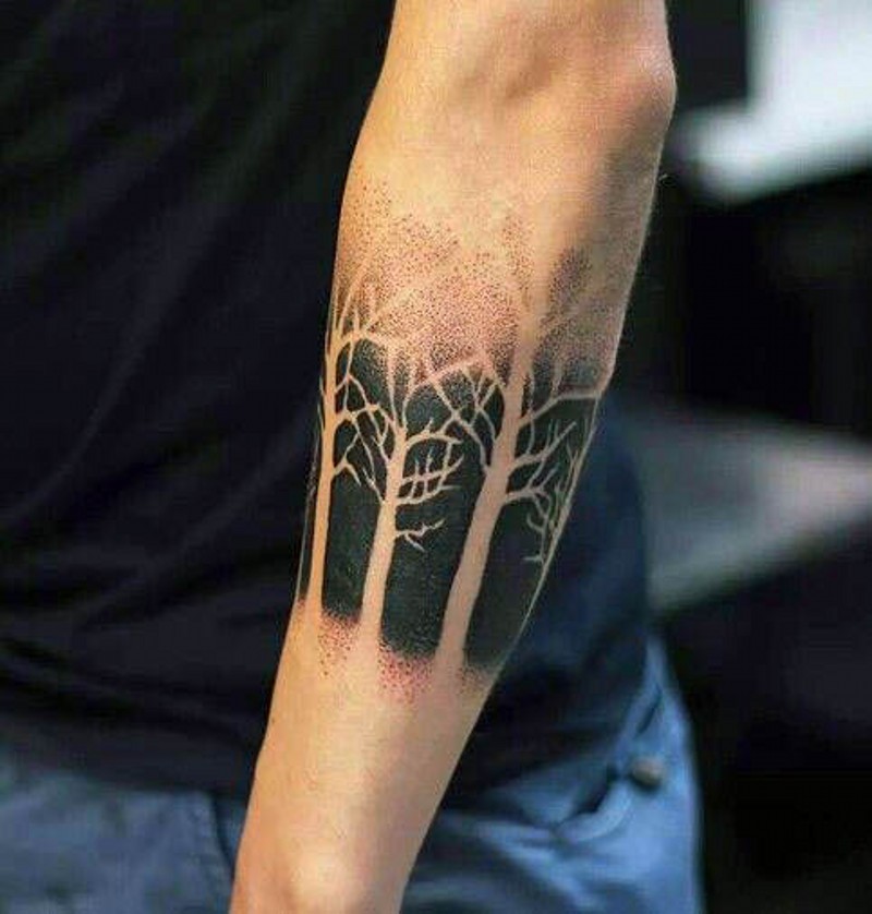 黑白点刺设计有趣的树木手臂纹身图案