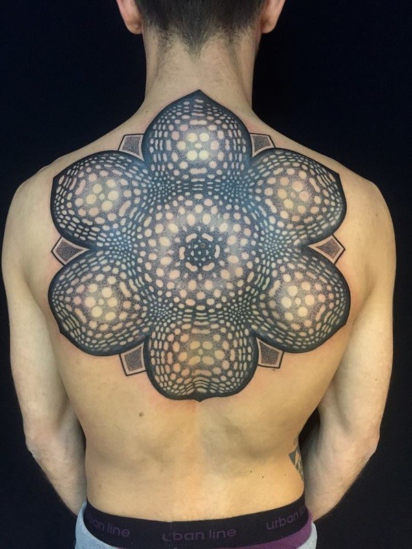 背部独特的黑白点刺创意花卉纹身图案
