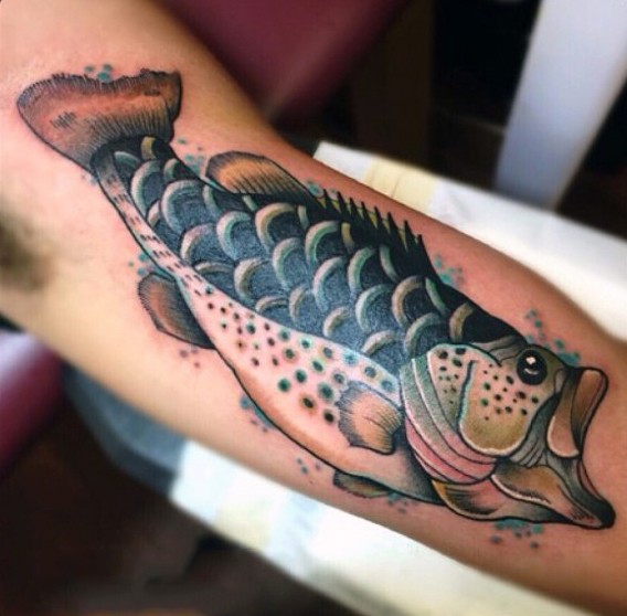漂亮的设计彩色大鱼手臂纹身图案