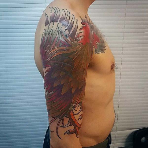 手臂大面积彩色的公鸡纹身图案