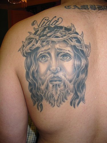 背部耶稣头像纹身图案