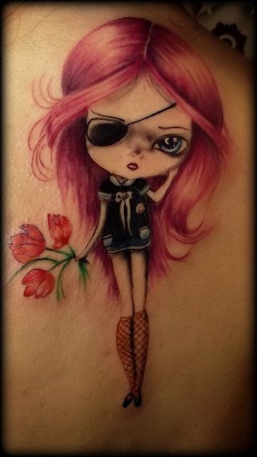背部有趣的卡通海盗女孩彩绘纹身图案