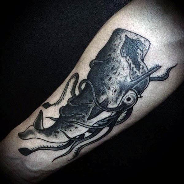 胳膊奇怪的黑白鱿鱼纹身图案
