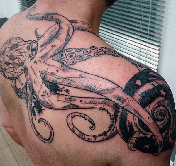 背部黑色的章鱼和蜗牛纹身图案