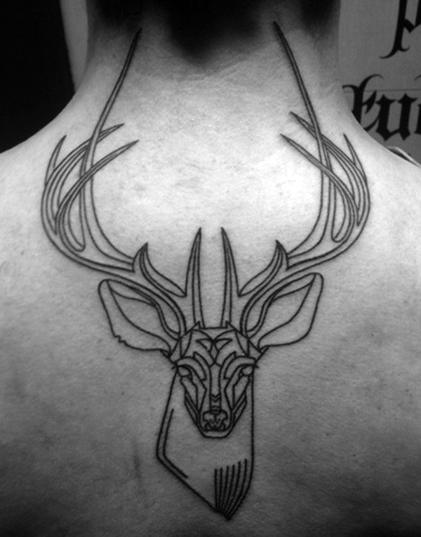 背部漂亮黑色线条鹿头纹身图案