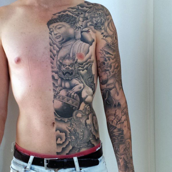 男性腹部和手臂亚洲传统黑灰佛像唐狮纹身图案