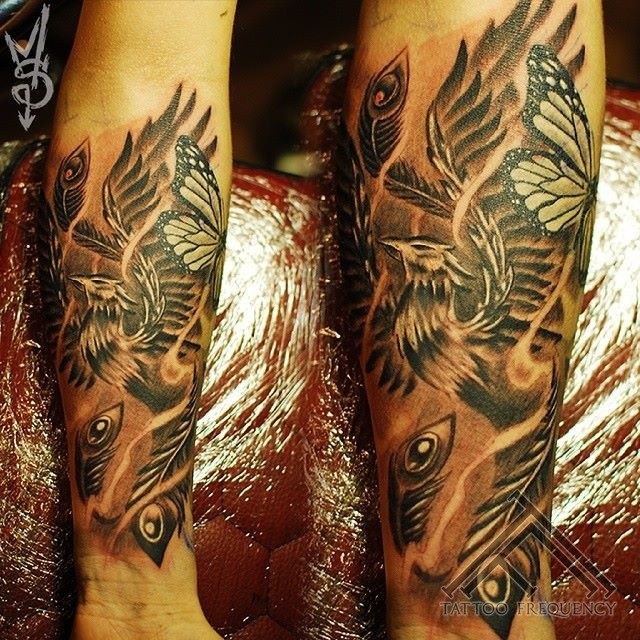 手臂精致的彩绘蝴蝶与凤凰纹身图案