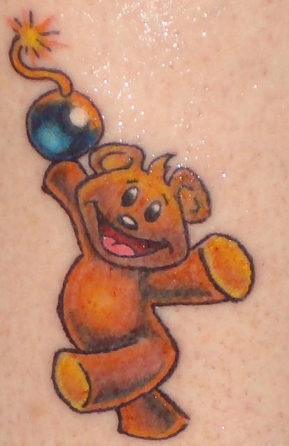 泰迪熊和炸弹彩色纹身图案