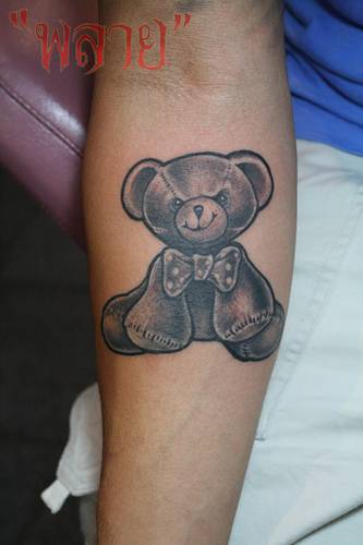 手臂邪恶泰迪熊玩偶纹身图案
