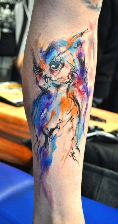 小腿水彩猫头鹰纹身图案