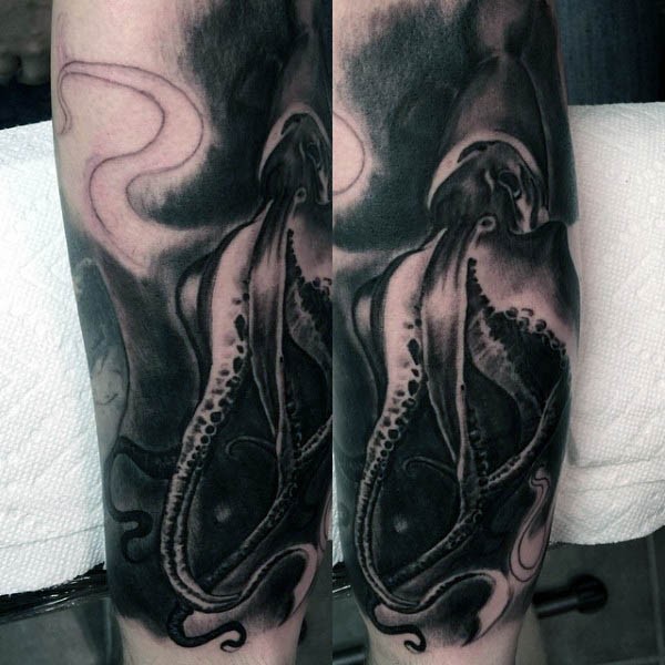 手臂黑色大章鱼个性纹身图案