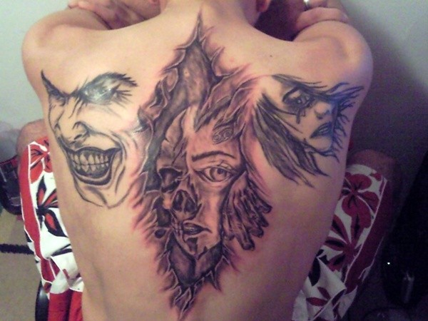 背部各种不同的黑白小丑脸纹身图案