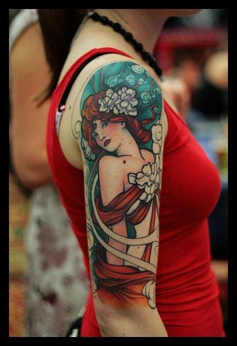 old school手臂彩色女性与花朵纹身图案