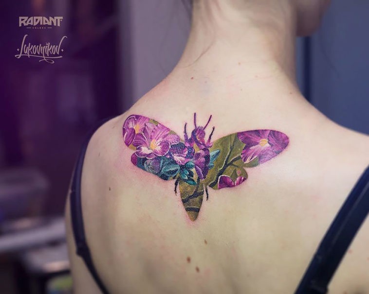 背部可爱的彩色蜜蜂与花朵纹身图案